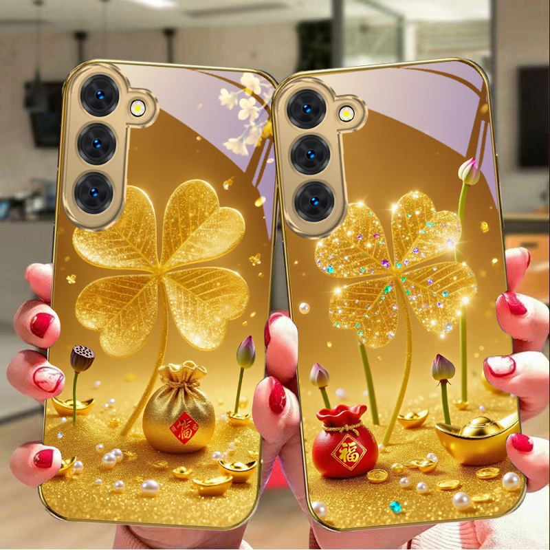 Огромный золотой чехол-клевер  – обзор и цена Samsung Galaxy S24